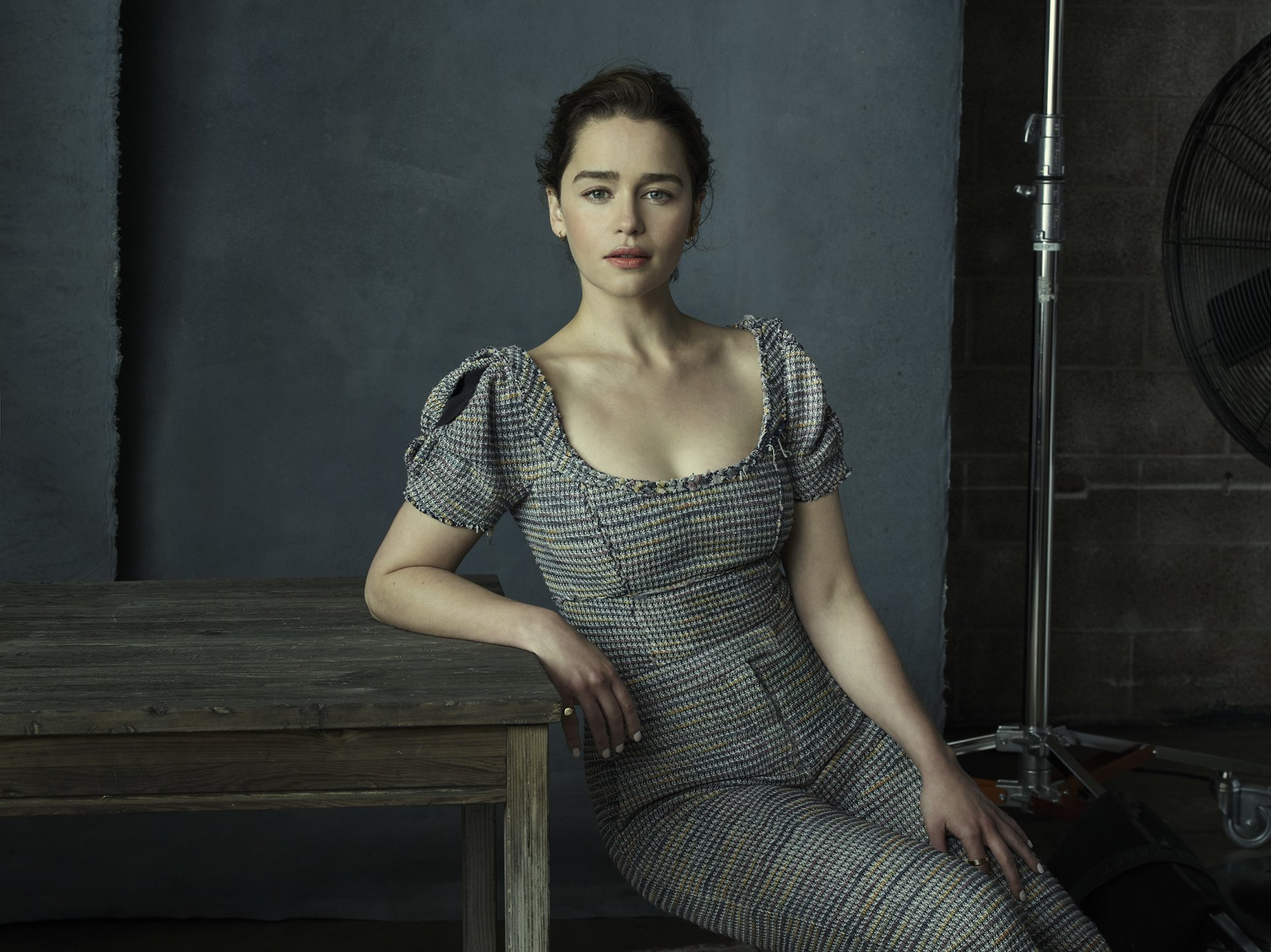 Emilia Clarke Photoshoot Hot Hd Wallpaper For Desktop Vrogue Co