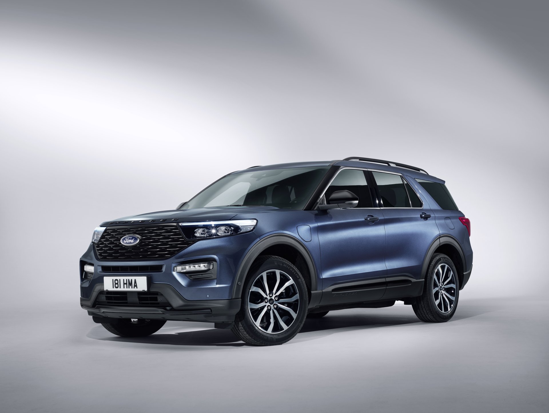 Download SUV Car Ford Vehicle Ford Explorer 4k Ultra HD Wallpaper