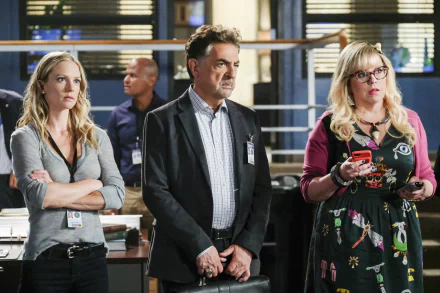 HD desktop wallpaper of Criminal Minds featuring three characters in an FBI office setting.