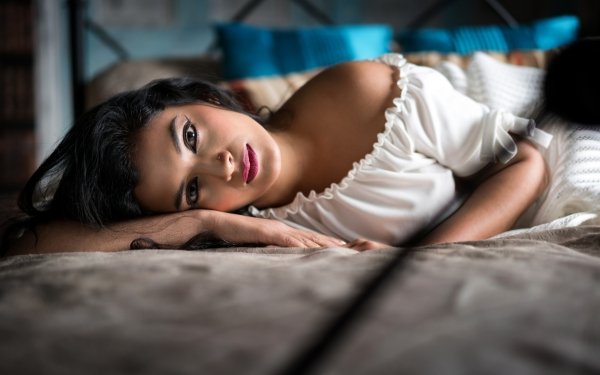 Women Model Lying Down Lipstick Black Hair Brown Eyes HD Wallpaper | Background Image