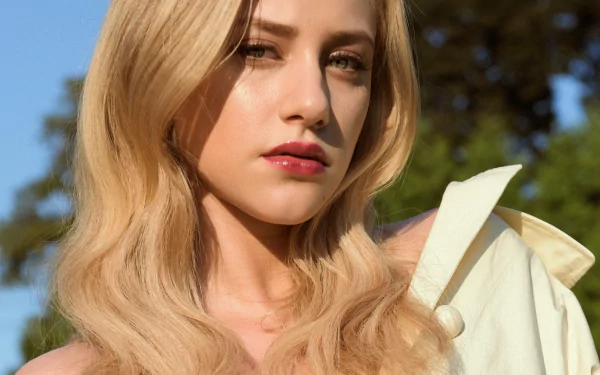 Close-up of blonde celebrity Lili Reinhart with soft waves, captured in vibrant 4K Ultra HD for a stunning PC desktop wallpaper and background.