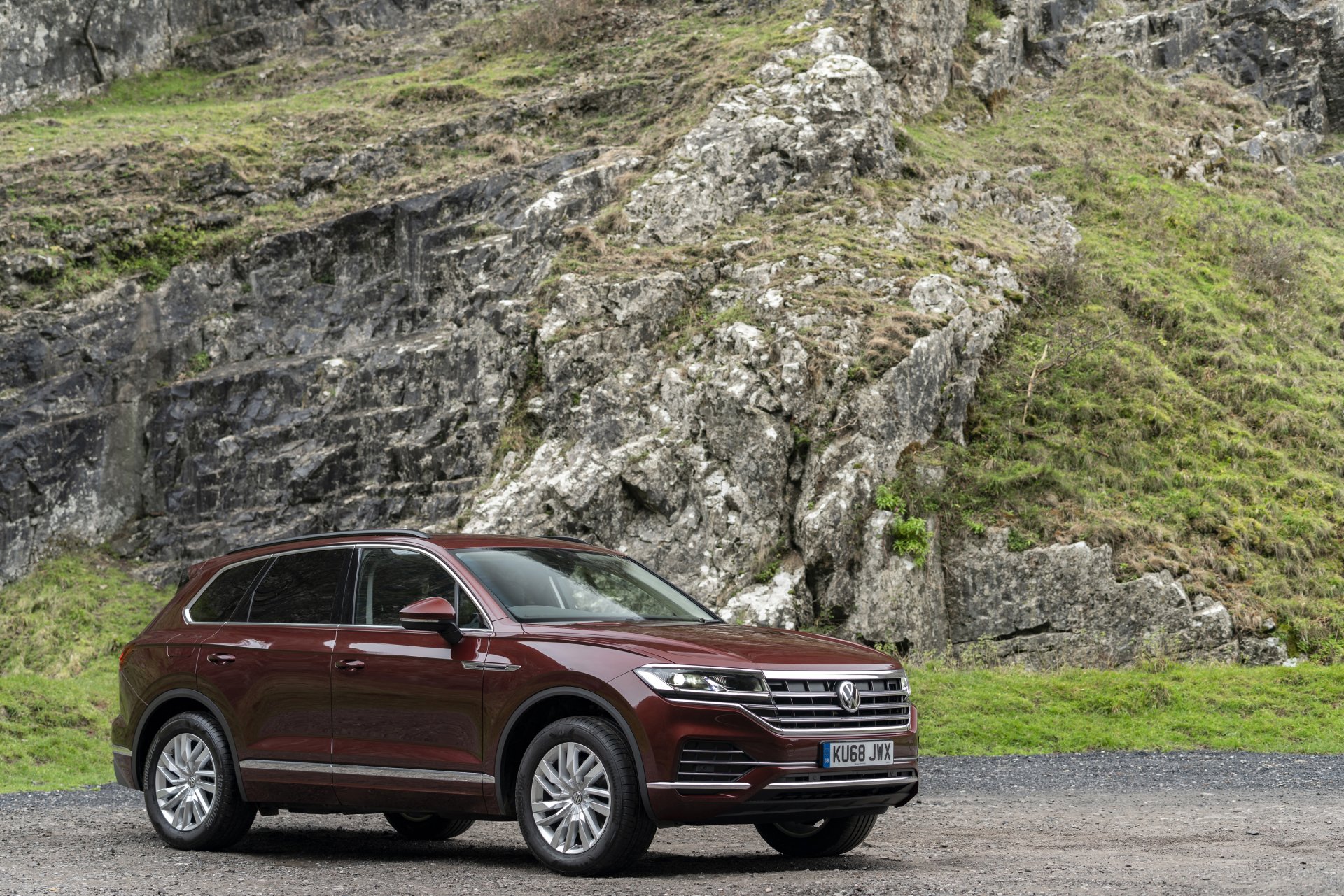 Download SUV Car Volkswagen Vehicle Volkswagen Tiguan HD Wallpaper
