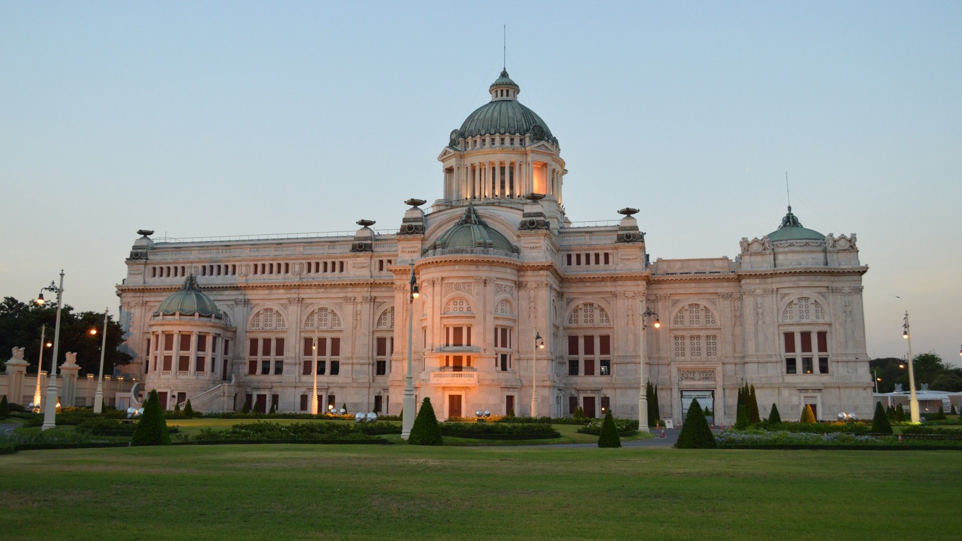 Download Ananta Samakhom Throne Hall Building Man Made Palace 4k Ultra HD Wallpaper