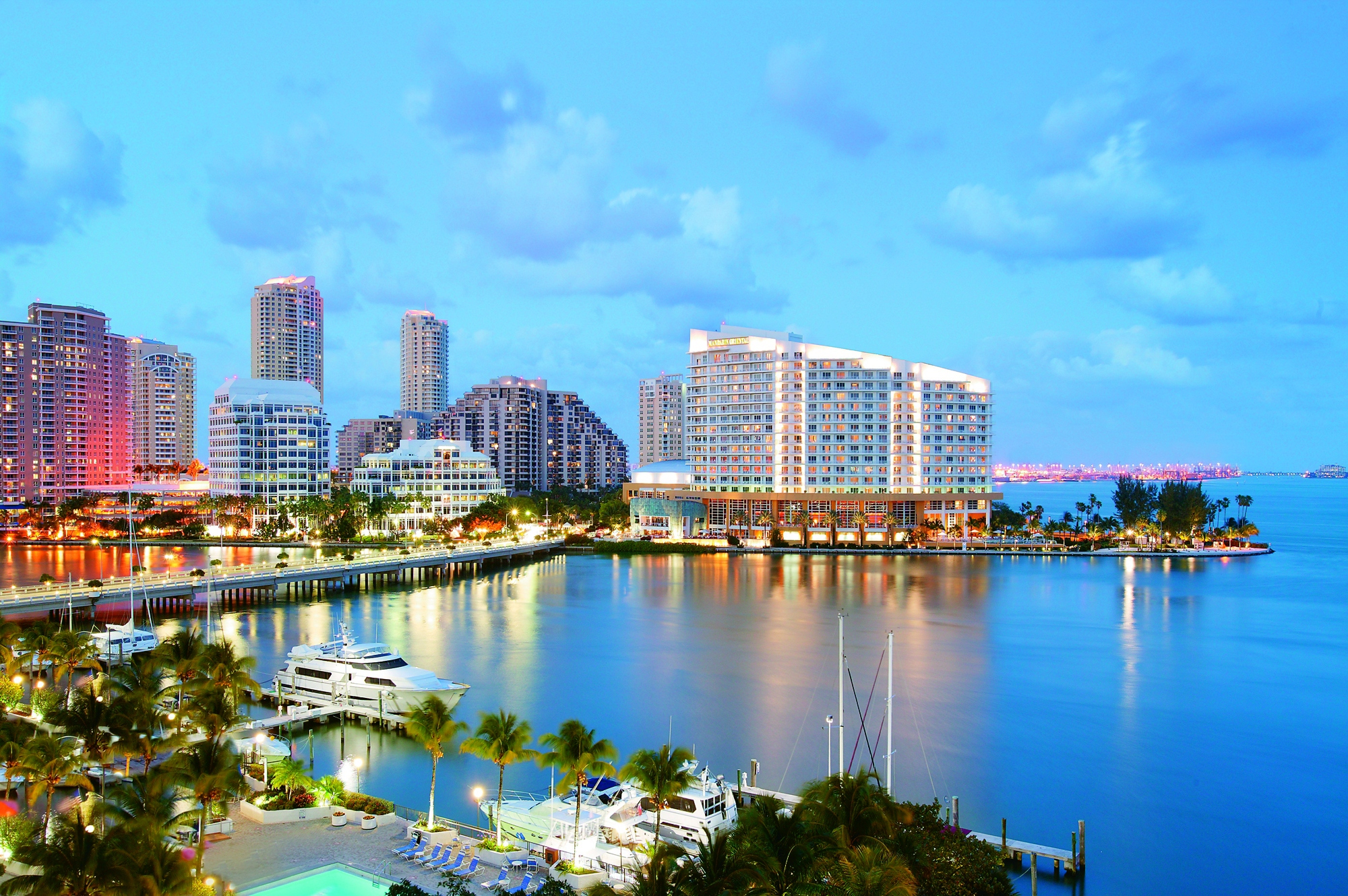 Miami, Florida HD desktop wallpaper depicting the beauty of sunny Florida.