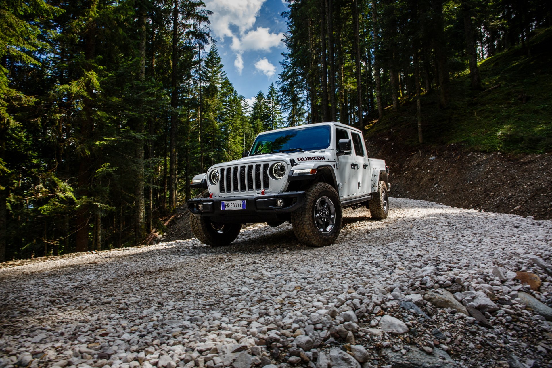 Download White Car Car Jeep Vehicle Jeep Gladiator 4k Ultra HD Wallpaper