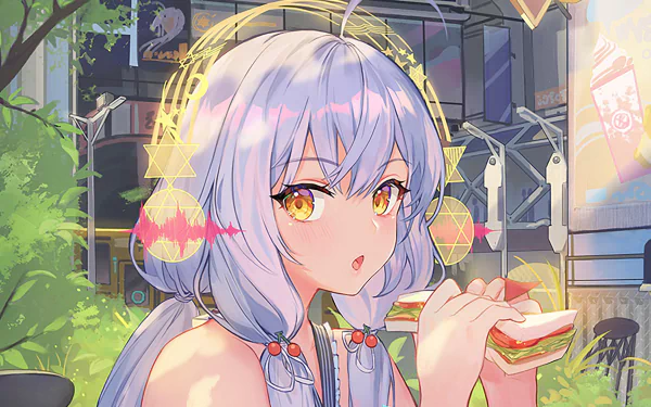 An HD desktop wallpaper featuring the Vocaloid character Xingchen with long white hair and yellow eyes, wearing headphones. She is depicted in an anime style, enjoying a sandwich in a vibrant urban setting.