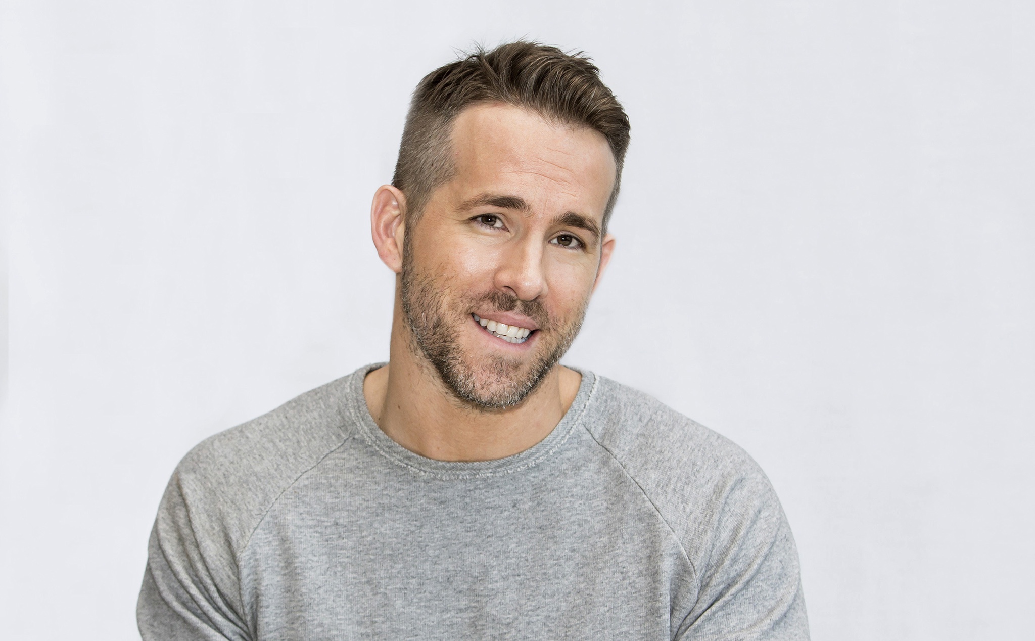 Celebrity Ryan Reynolds HD Wallpaper