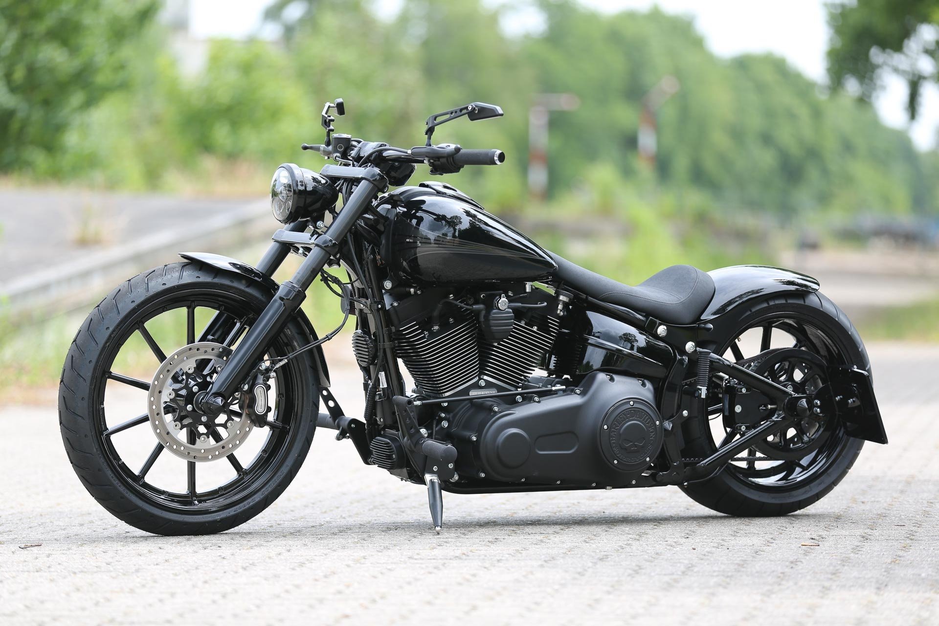Download Motorcycle Harley-Davidson Vehicle Custom Motorcycle HD Wallpaper