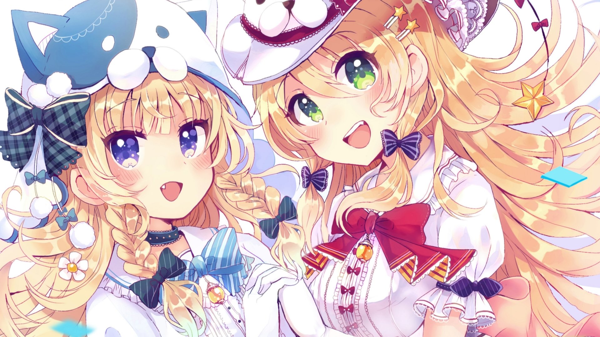 Colorful anime original 2K Quad HD PC desktop wallpaper of two blonde girls in frilly outfits and hats, one with green eyes and one with purple eyes, smiling amid ribbons, bows and star accents.