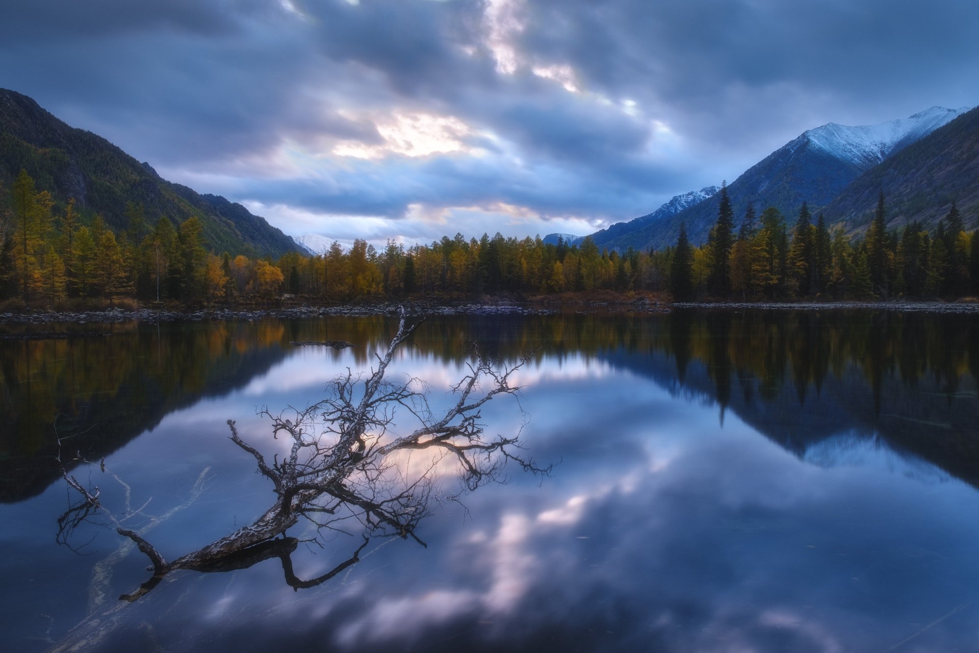 Download Reflection Nature Lake HD Wallpaper | 2475x1650 | Wallpaper Abyss