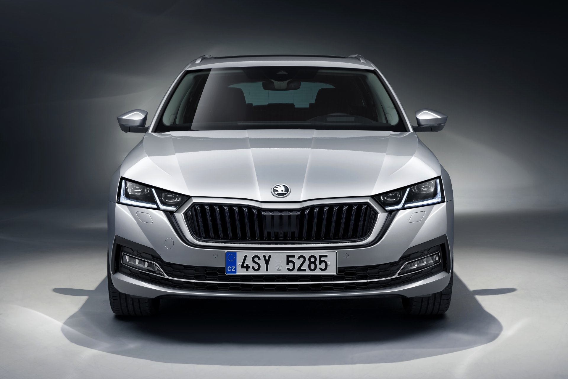 Download Silver Car Car Skoda Vehicle Skoda Octavia Combi 4k Ultra HD Wallpaper