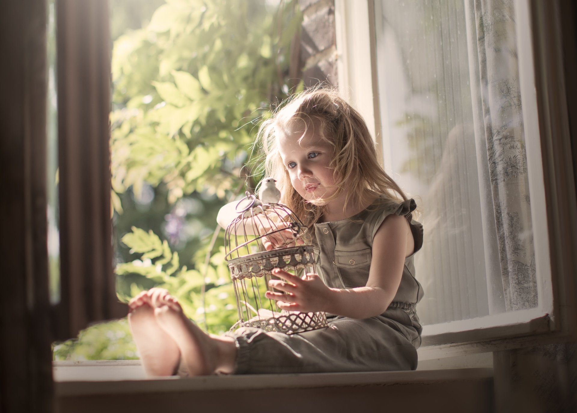 Download Birdcage Blue Eyes Blonde Little Girl Photography Child 4k Ultra HD Wallpaper