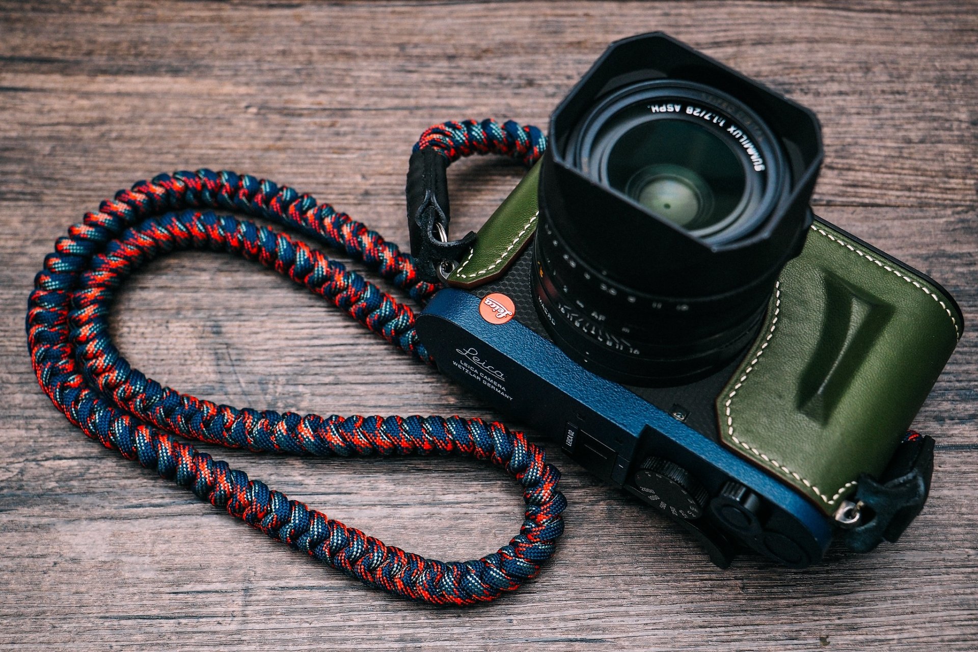 Download Leica Q2 Leica Lens Man Made Camera HD Wallpaper