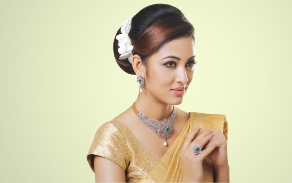 Women Model Indian Brown Eyes Necklace Brunette HD Wallpaper | Background Image