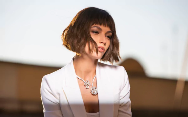 brunette Spanish actress Celebrity Úrsula Corberó HD Desktop Wallpaper | Background Image