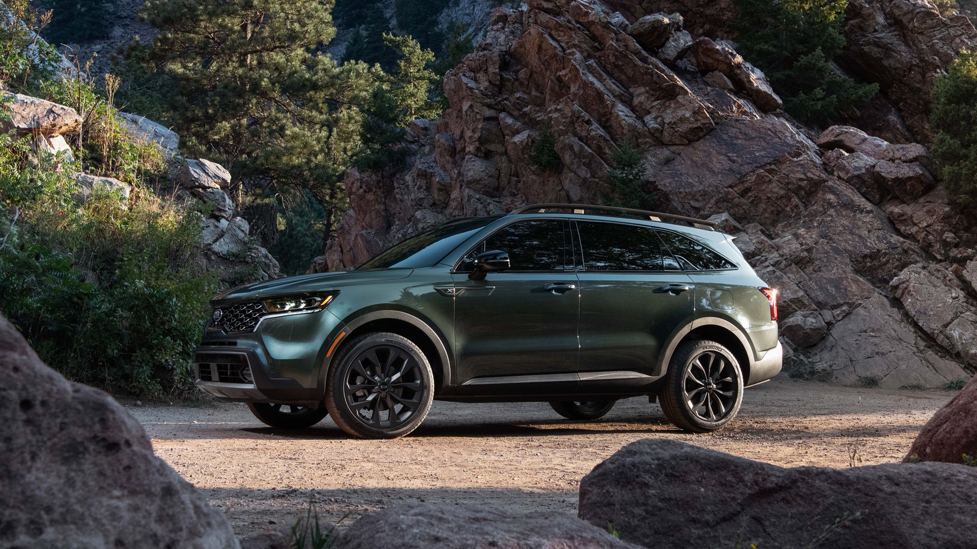 Download Green Car SUV Car Kia Vehicle Kia Sorento HD Wallpaper