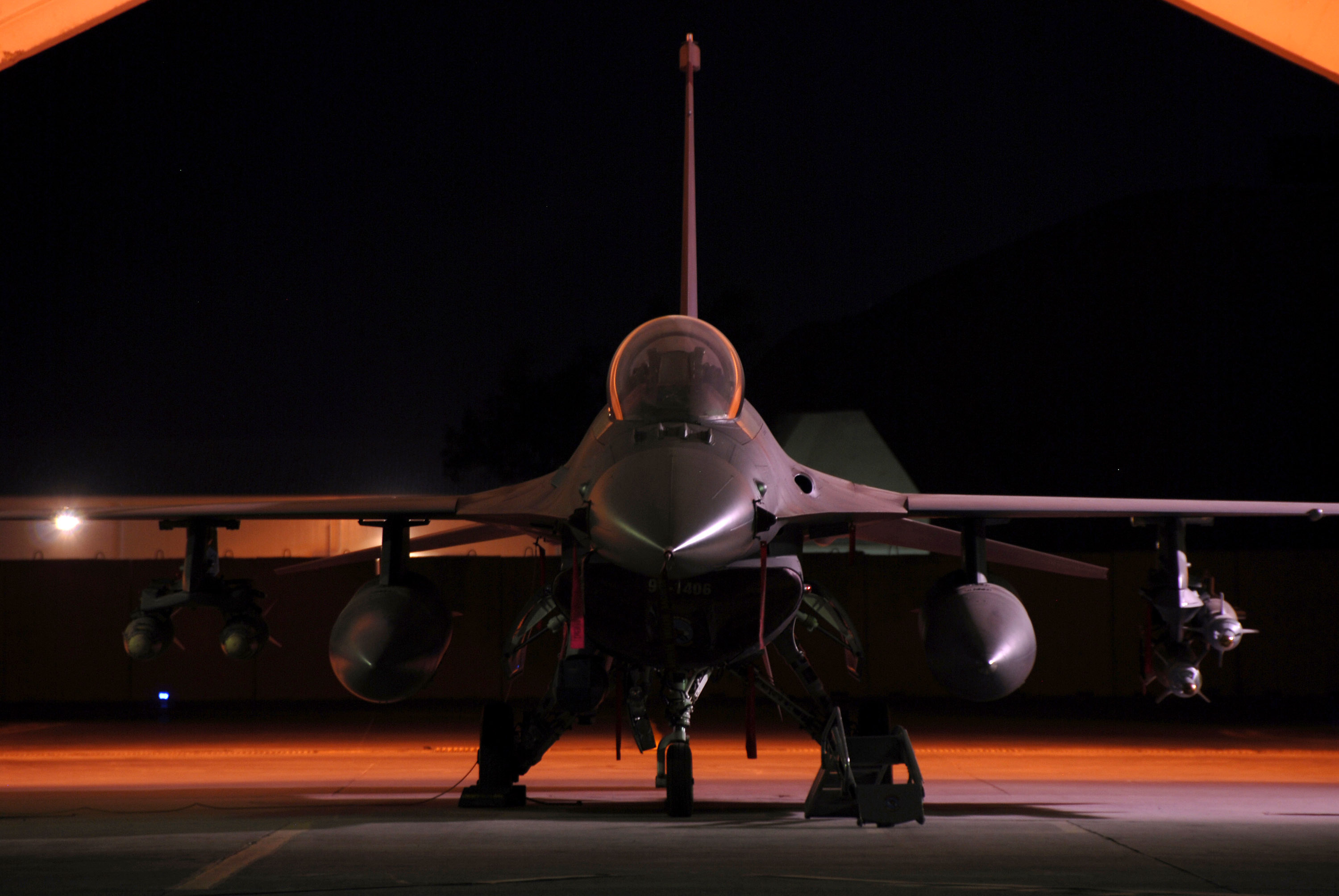 Military General Dynamics F-16 Fighting Falcon HD Wallpaper | Background Image