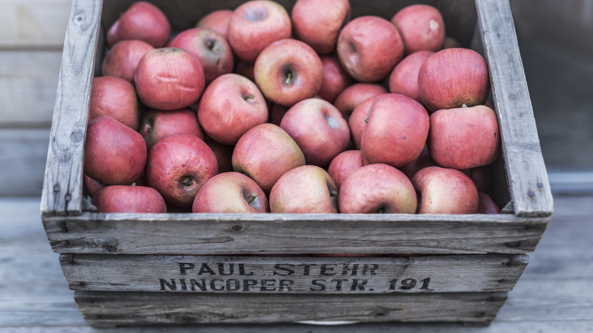 Download Fruit Box Food Apple 4k Ultra HD Wallpaper