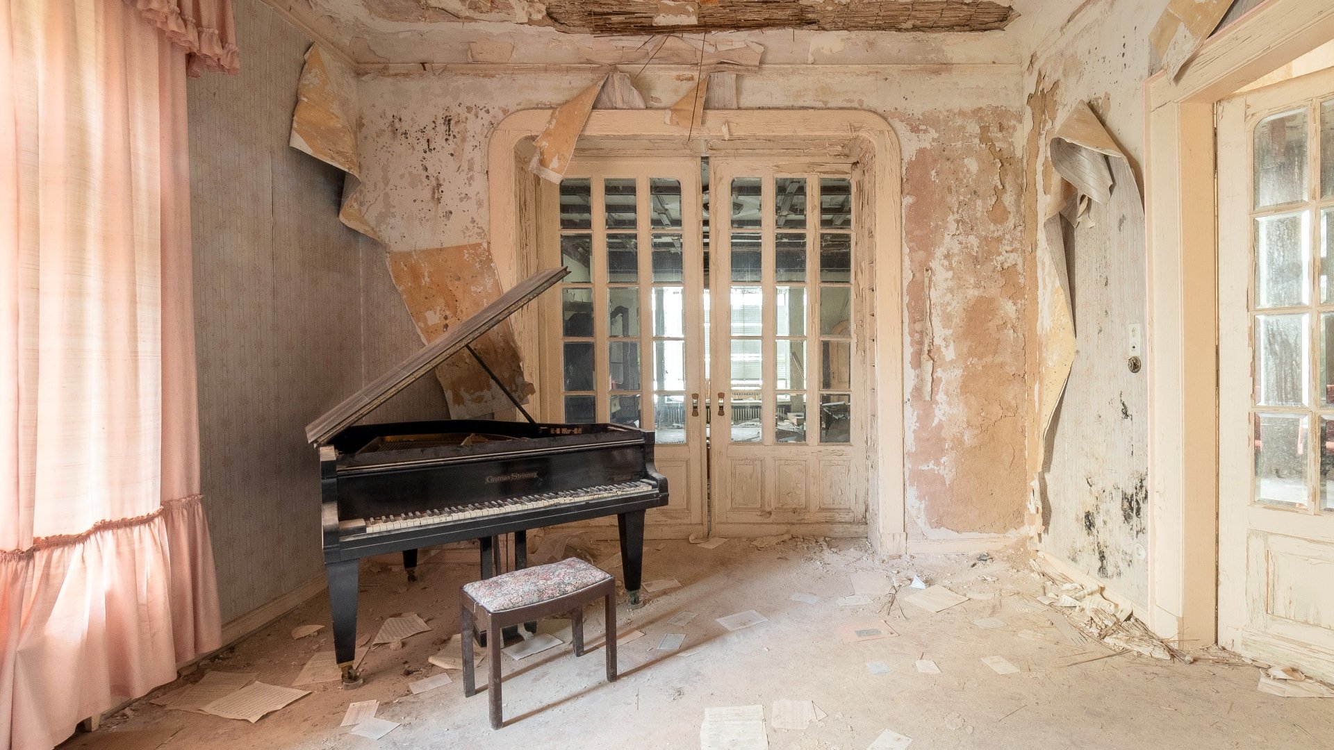 Download Abandoned Room Music Piano 4k Ultra HD Wallpaper