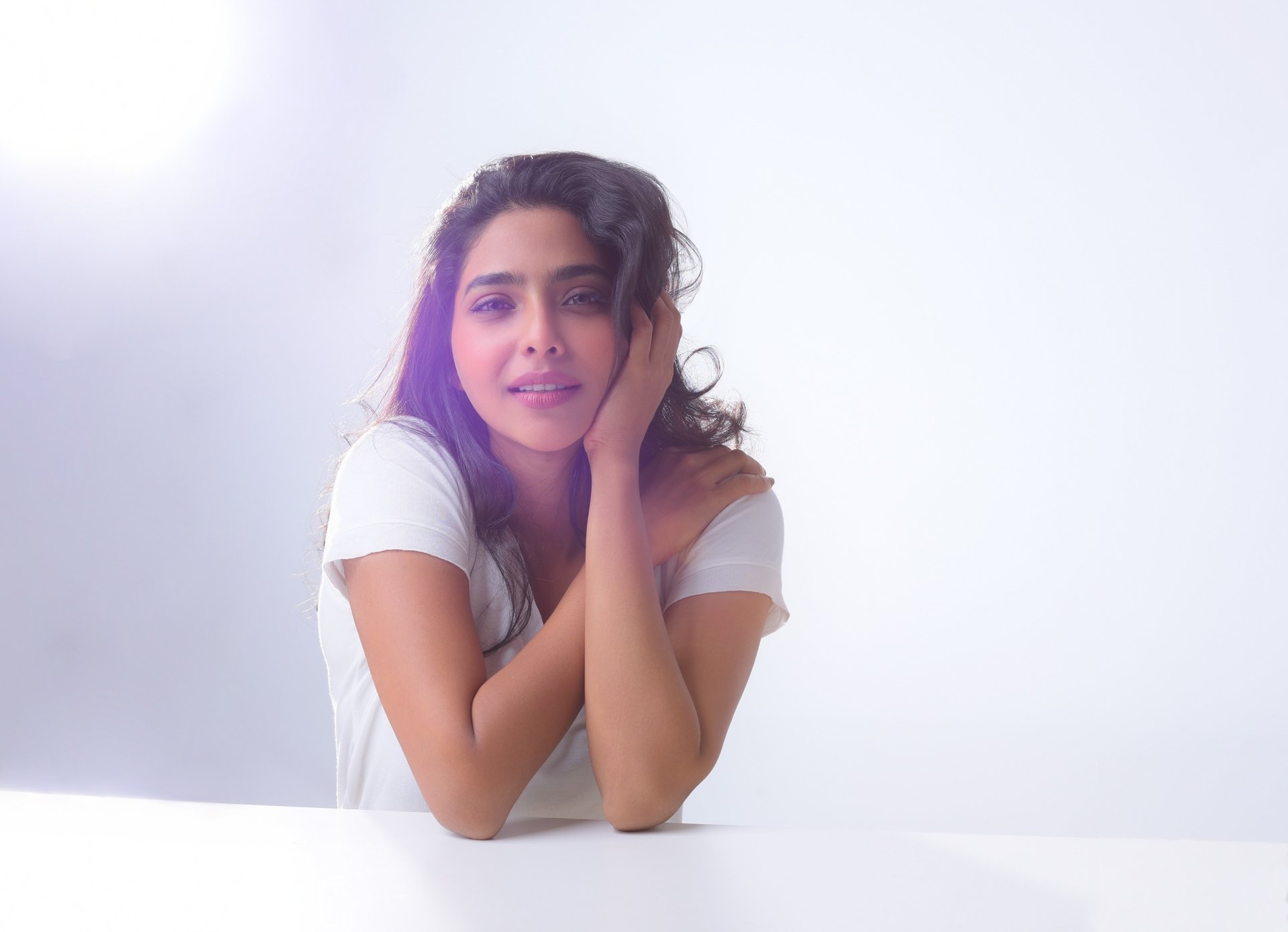 Download Brunette Bollywood Actress Indian Model Woman Aishwarya Lekshmi HD Wallpaper