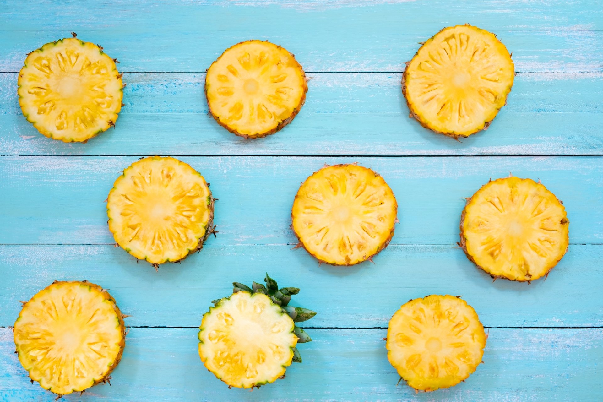 Download Wood Fruit Food Pineapple 4k Ultra HD Wallpaper