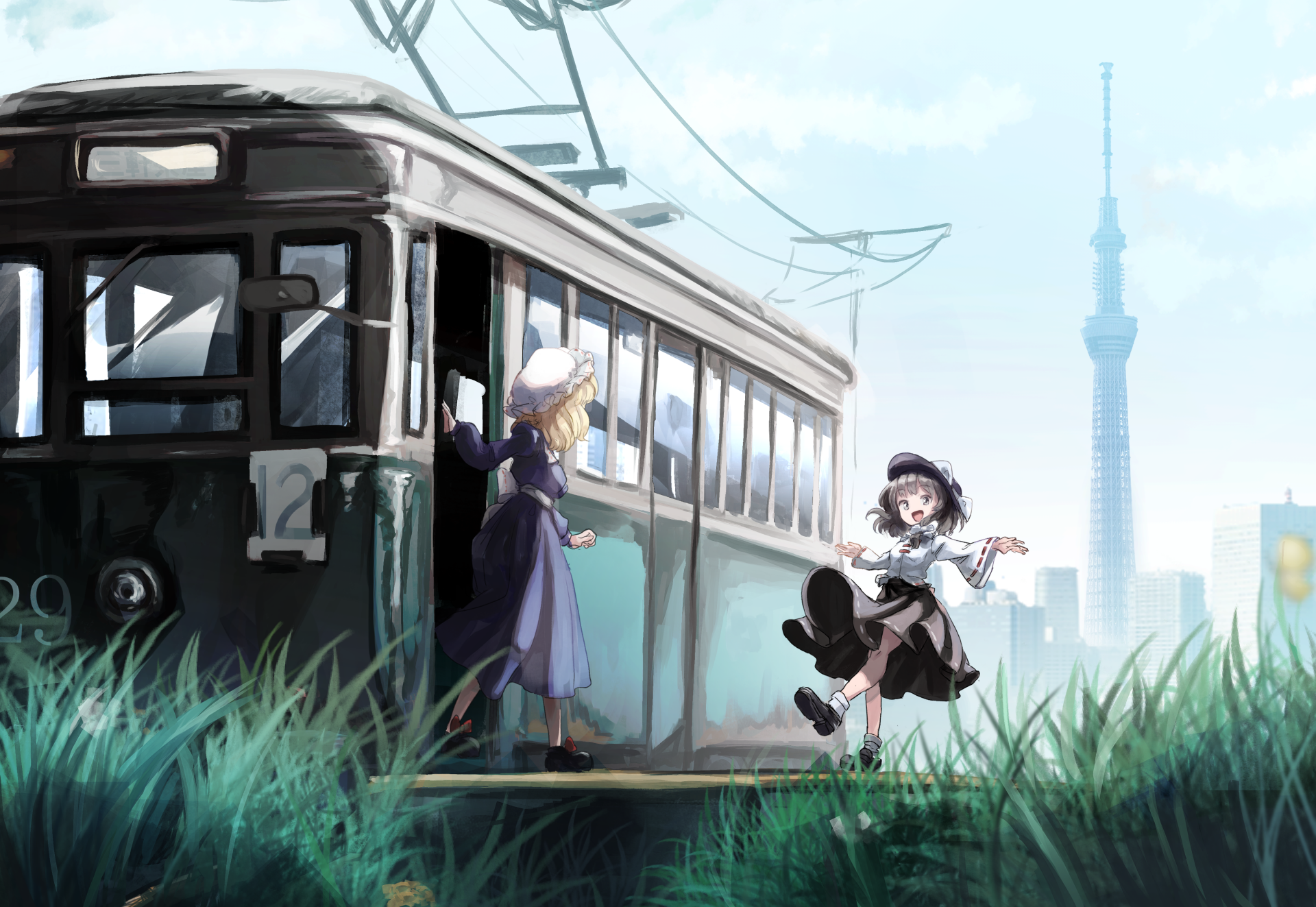 4K Ultra HD PC desktop wallpaper: Touhou anime scene of Renko Usami and Maribel Hearn by a vintage tram in tall grass, with a soft city skyline and a distant tower.