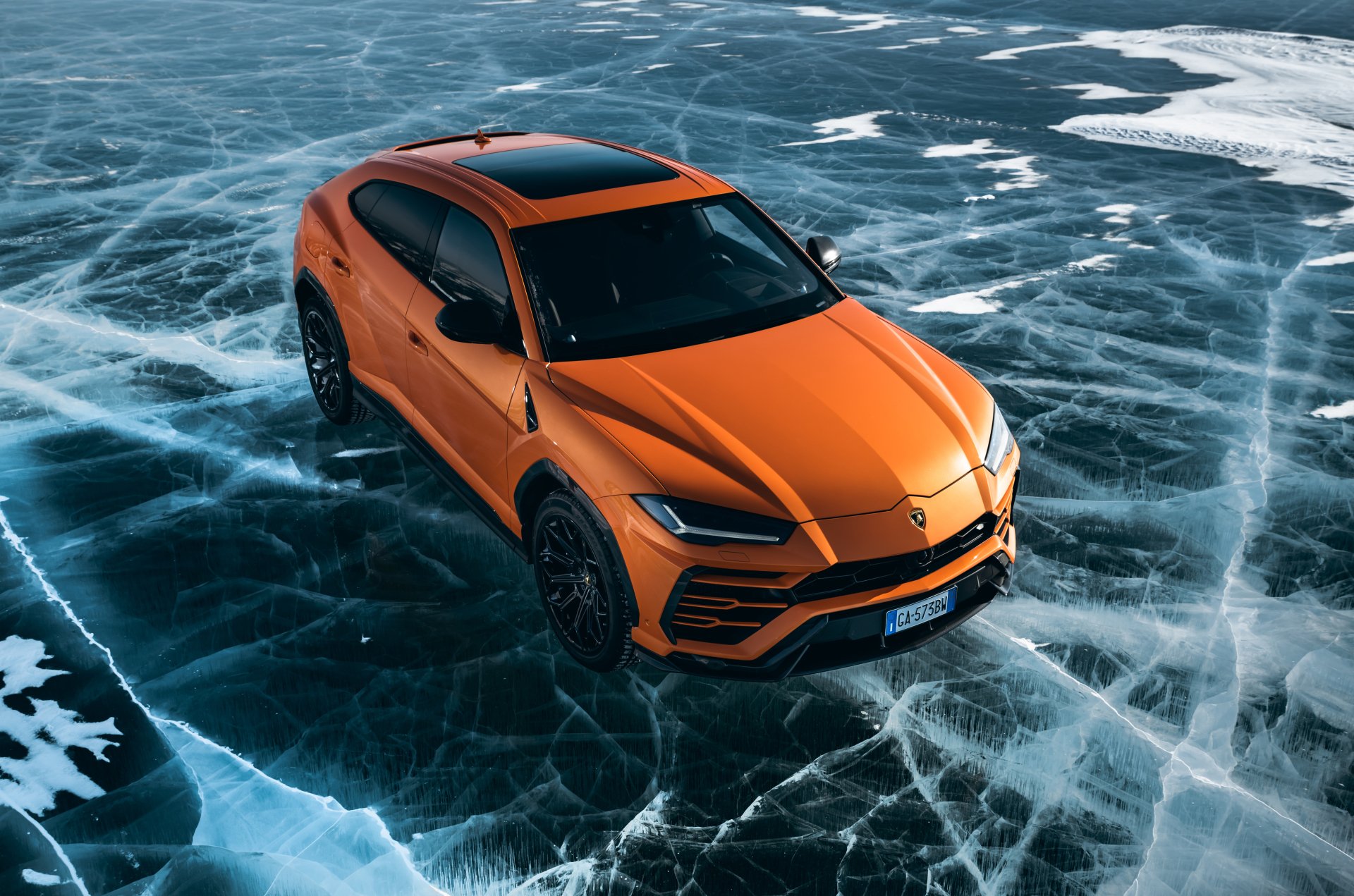 Lamborghini Urus White Wallpaper