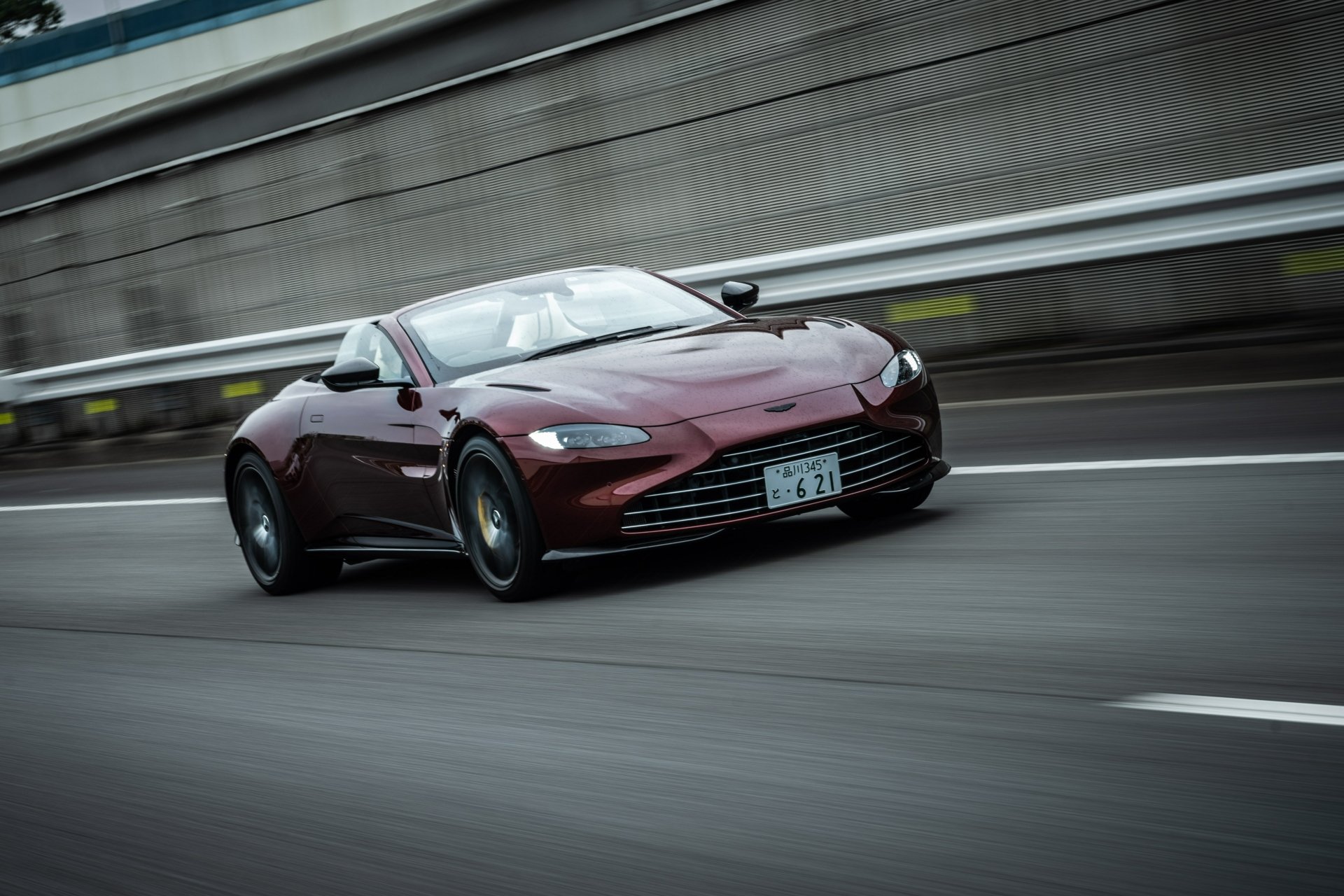 Download Roadster Vehicle Aston Martin Vantage Roadster 4k Ultra HD Wallpaper