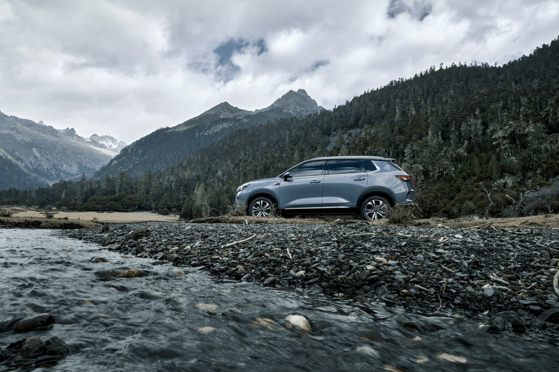 Download SUV Vehicle Wuling Xingchen HD Wallpaper