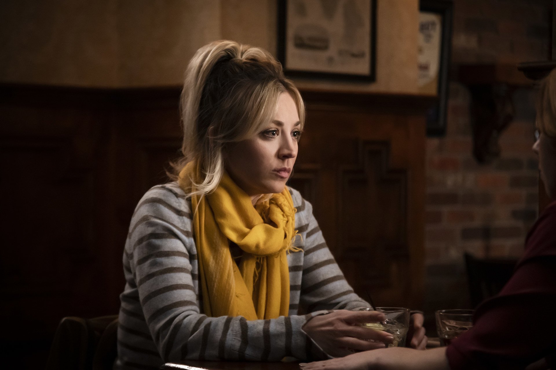 Download Kaley Cuoco TV Show The Flight Attendant HD Wallpaper