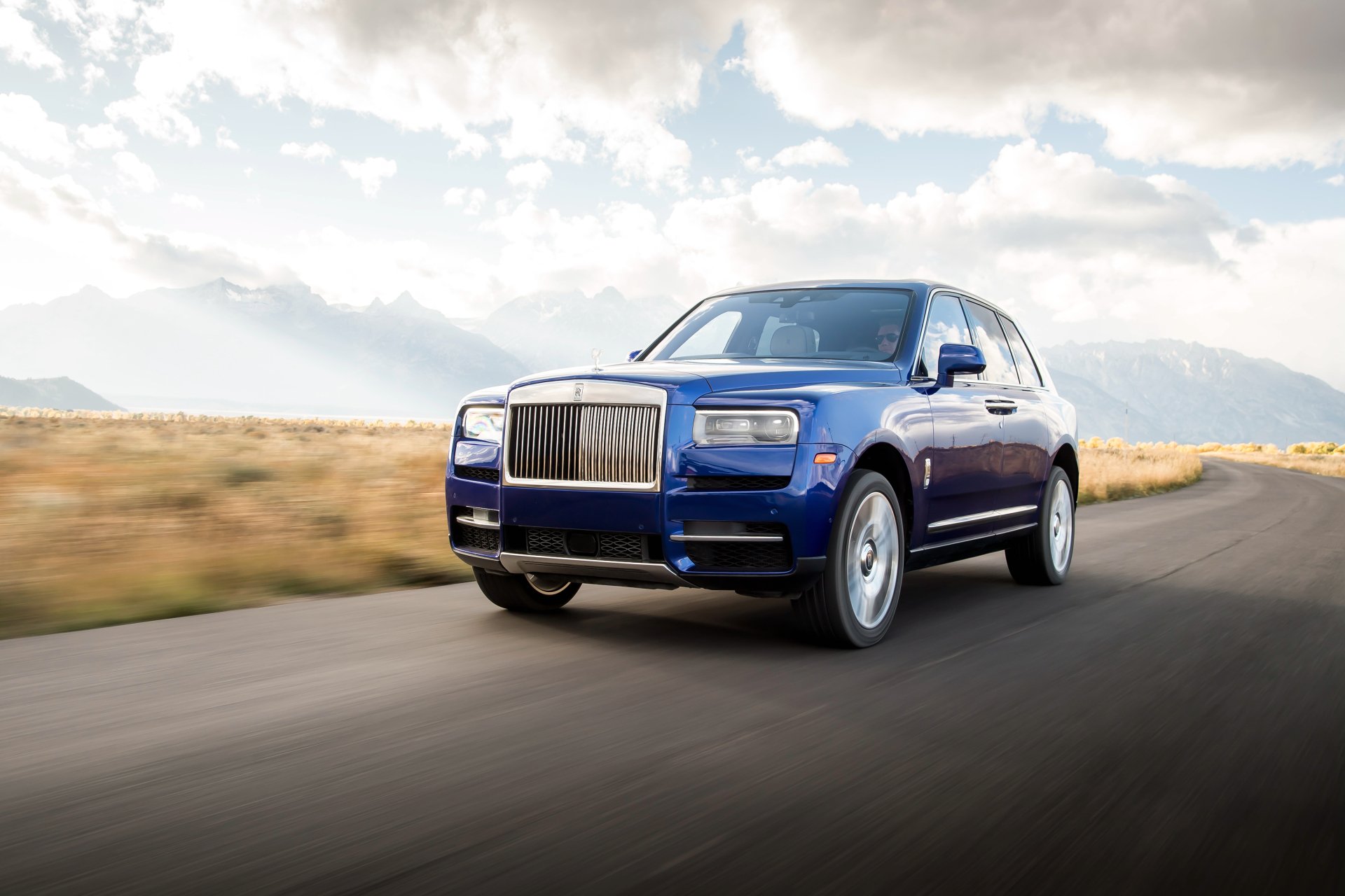 Download SUV Vehicle Rolls-Royce Cullinan 4k Ultra HD Wallpaper