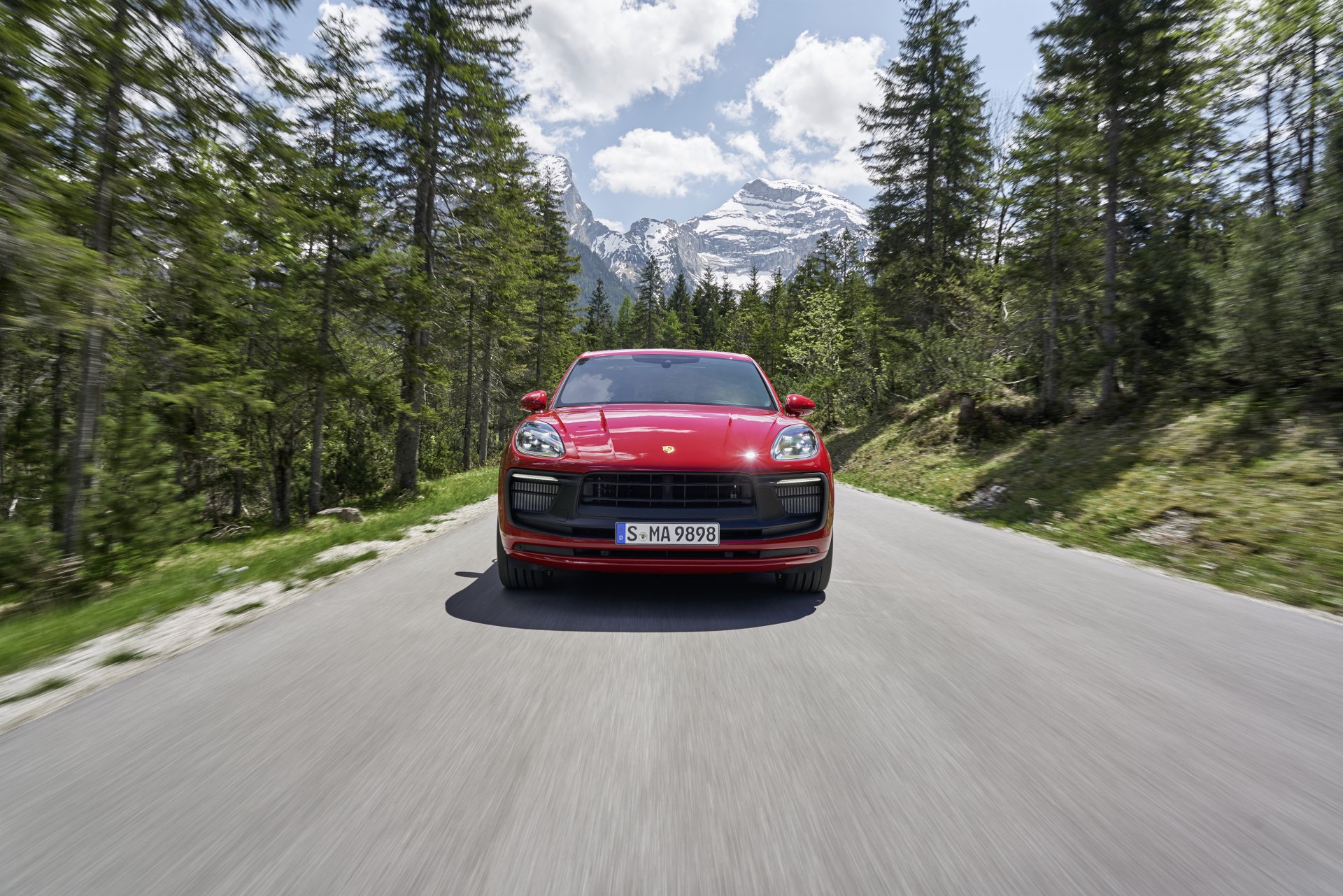 Red Porsche Macan GTS (95B)