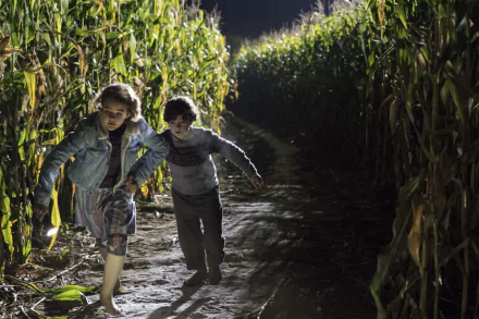 Regan Abbott Millicent Simmonds Marcus Abbott Noah Jupe movie A Quiet Place HD Desktop Wallpaper | Background Image