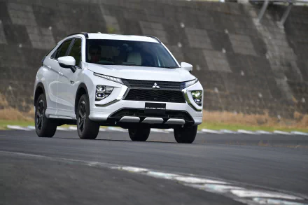 SUV vehicle Mitsubishi Eclipse Cross HD Desktop Wallpaper | Background Image