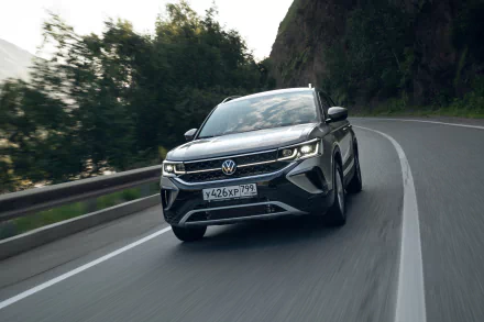  Grey 2021 Volkswagen Taos 4MOTION