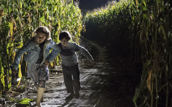 Regan Abbott Millicent Simmonds Marcus Abbott Noah Jupe movie A Quiet Place HD Desktop Wallpaper | Background Image