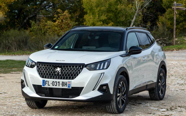  White 2019 Peugeot 2008 GT Line