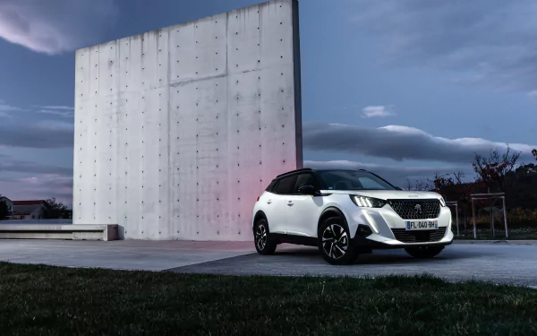  White 2019 Peugeot 2008 GT Line