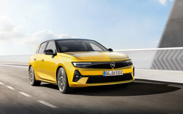  Yellow 2021 Opel Astra Hybrid (L)