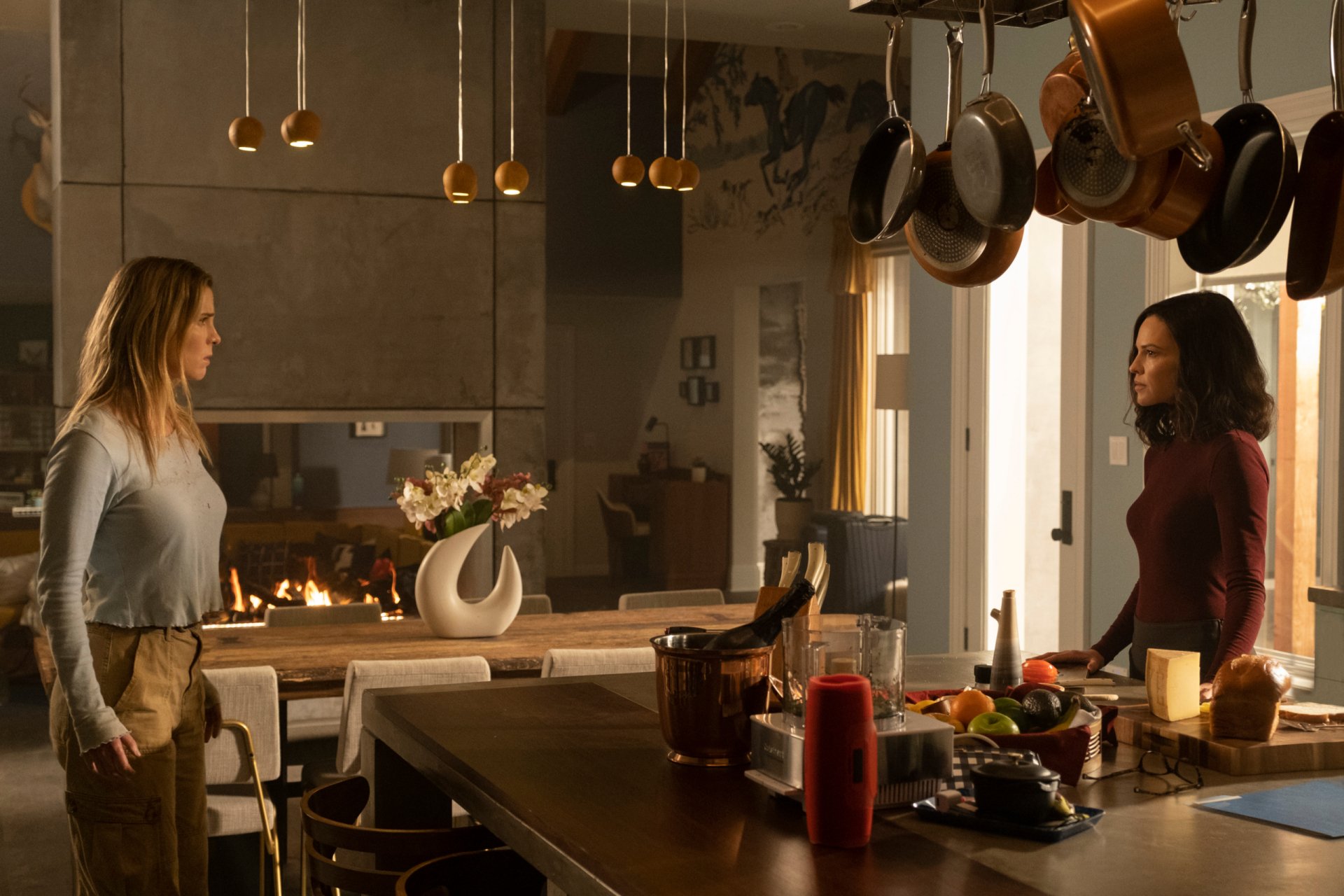 Download Betty Gilpin Hilary Swank Movie The Hunt (2020) HD Wallpaper