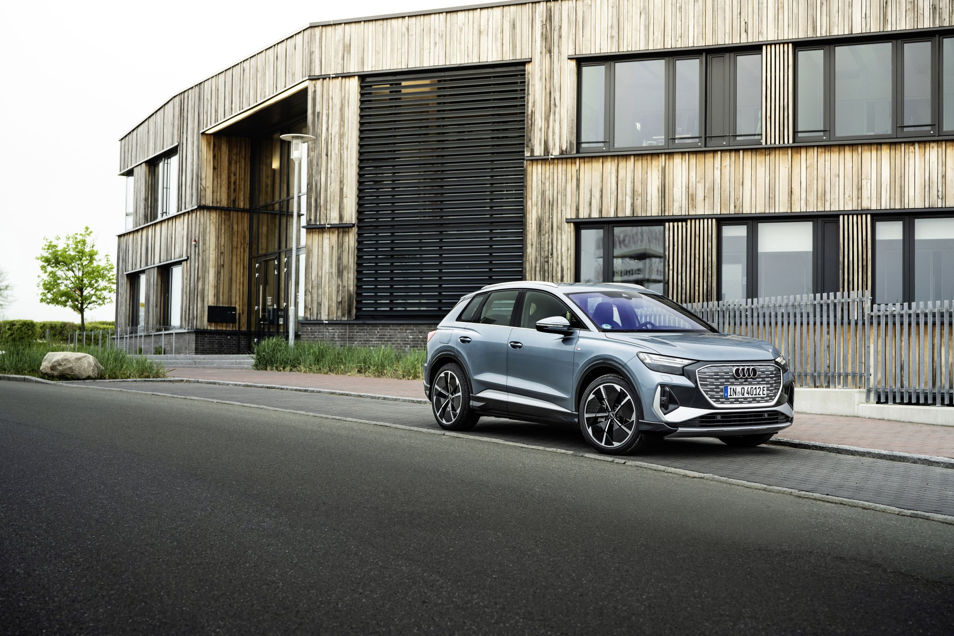 Download Electric Car SUV Vehicle Audi Q4 E-tron 4k Ultra HD Wallpaper