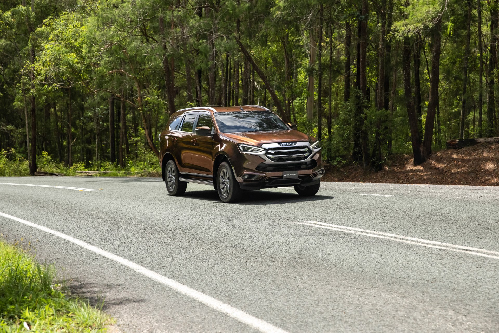 Download SUV Vehicle Isuzu MU-X 4k Ultra HD Wallpaper