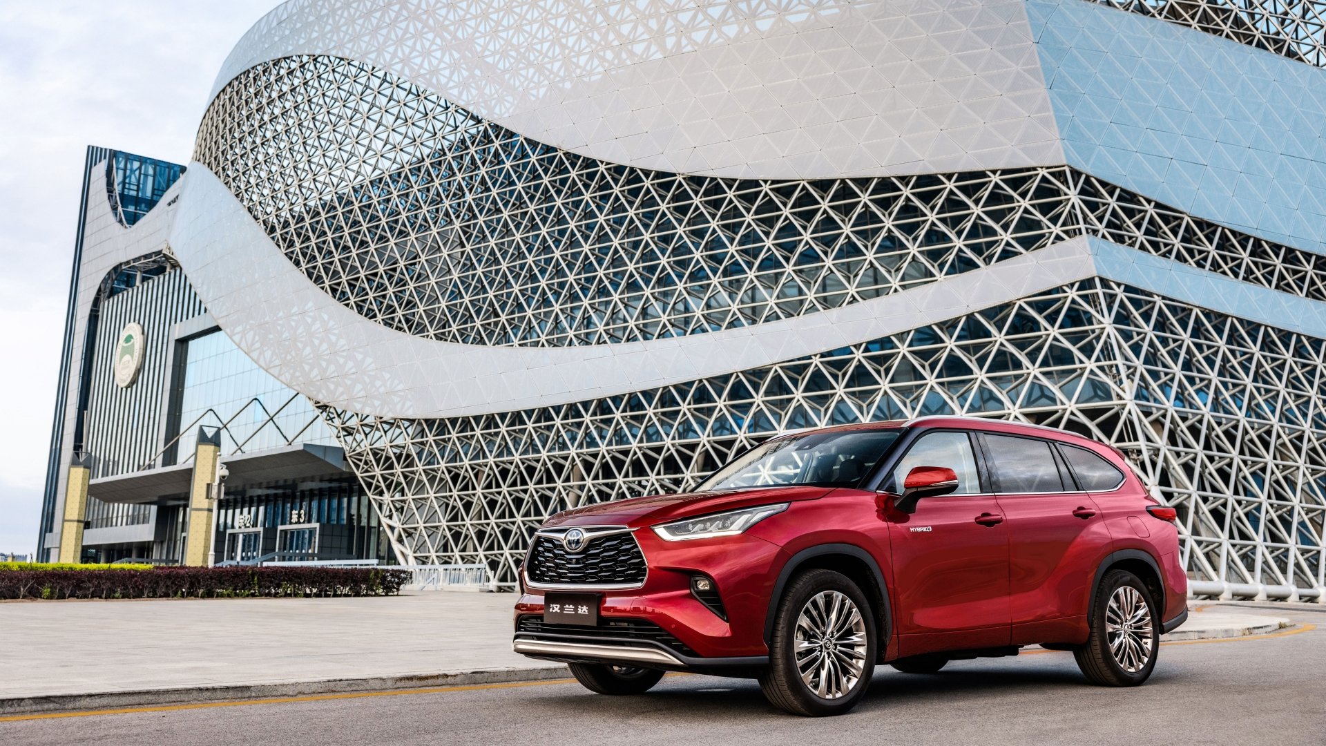 Download SUV Vehicle Toyota Highlander Hybrid 8k Ultra HD Wallpaper