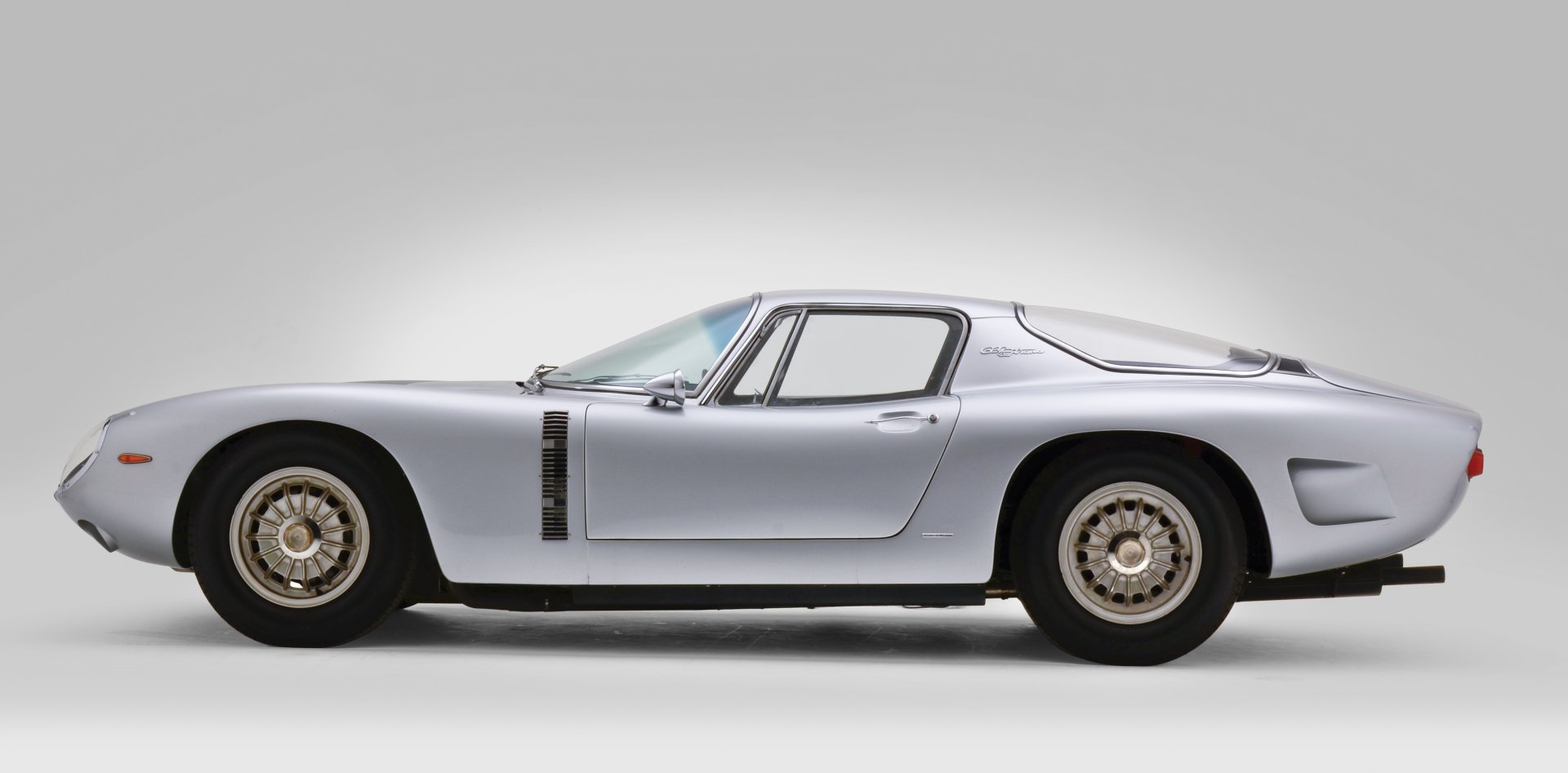 Download Vehicle Bizzarrini 5300 GT Strada 4k Ultra HD Wallpaper