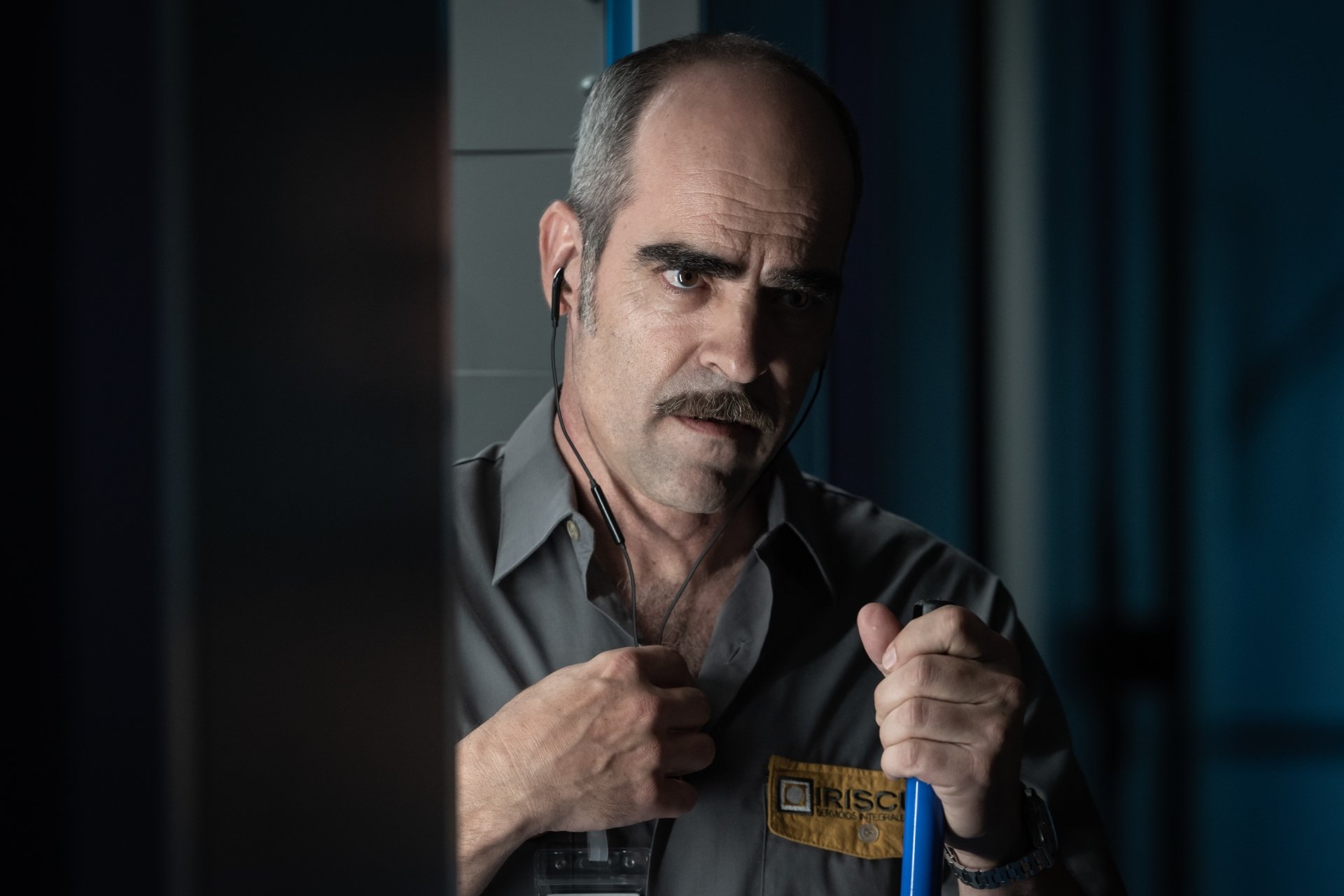 Download Luis Tosar Movie The Vault (2021) 4k Ultra HD Wallpaper