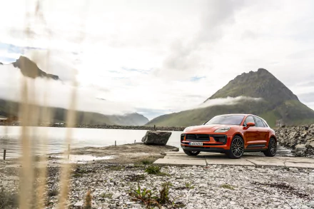  Orange Porsche Macan S (95B)