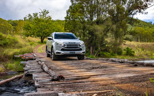  Isuzu MU-X 4×4 LS-T