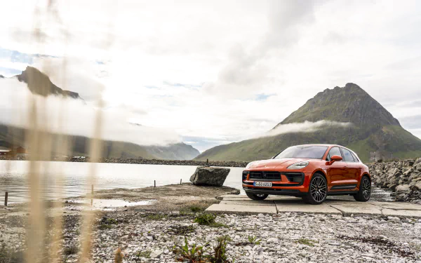  Orange Porsche Macan S (95B)