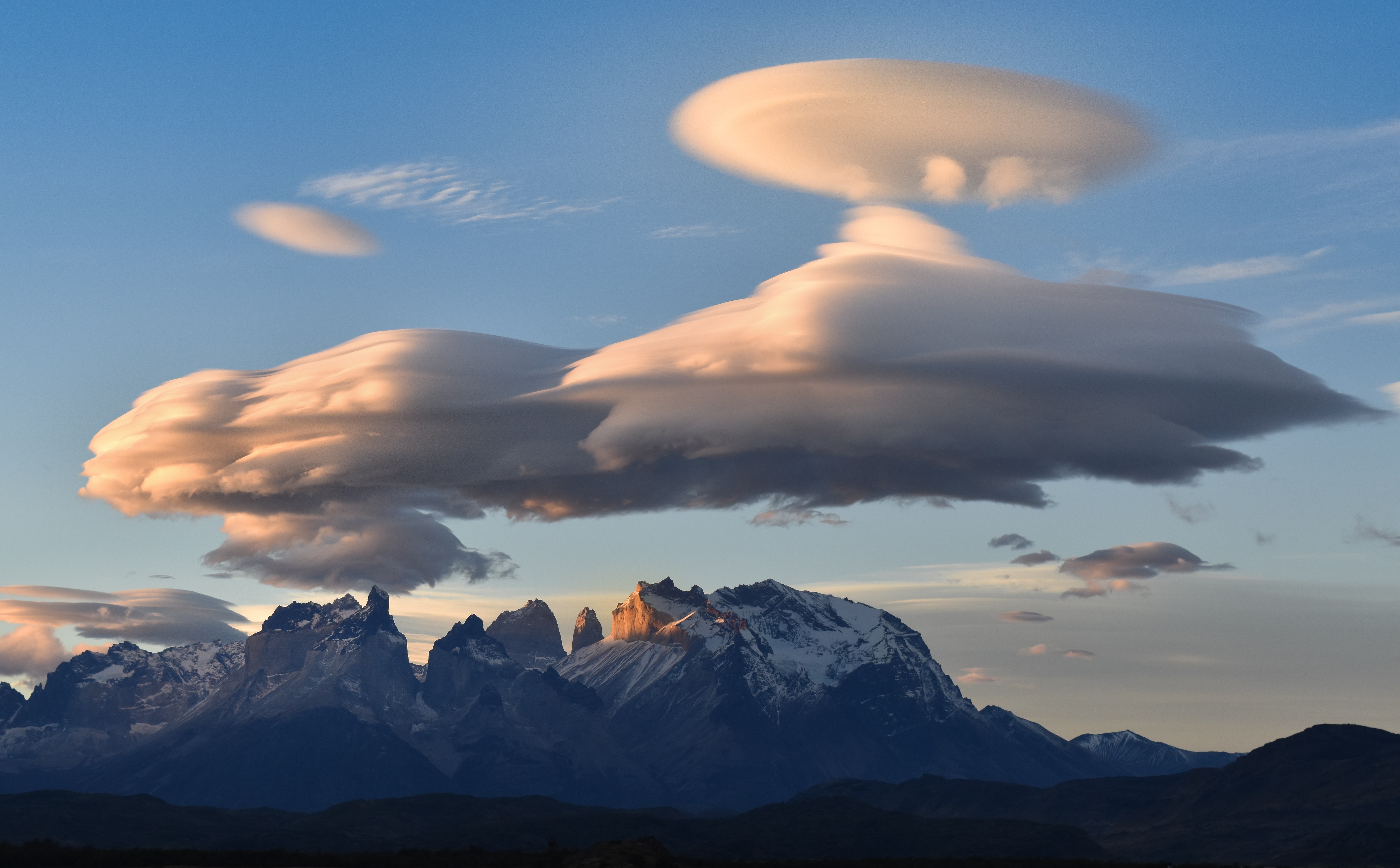 lenticular clouds wallpaper