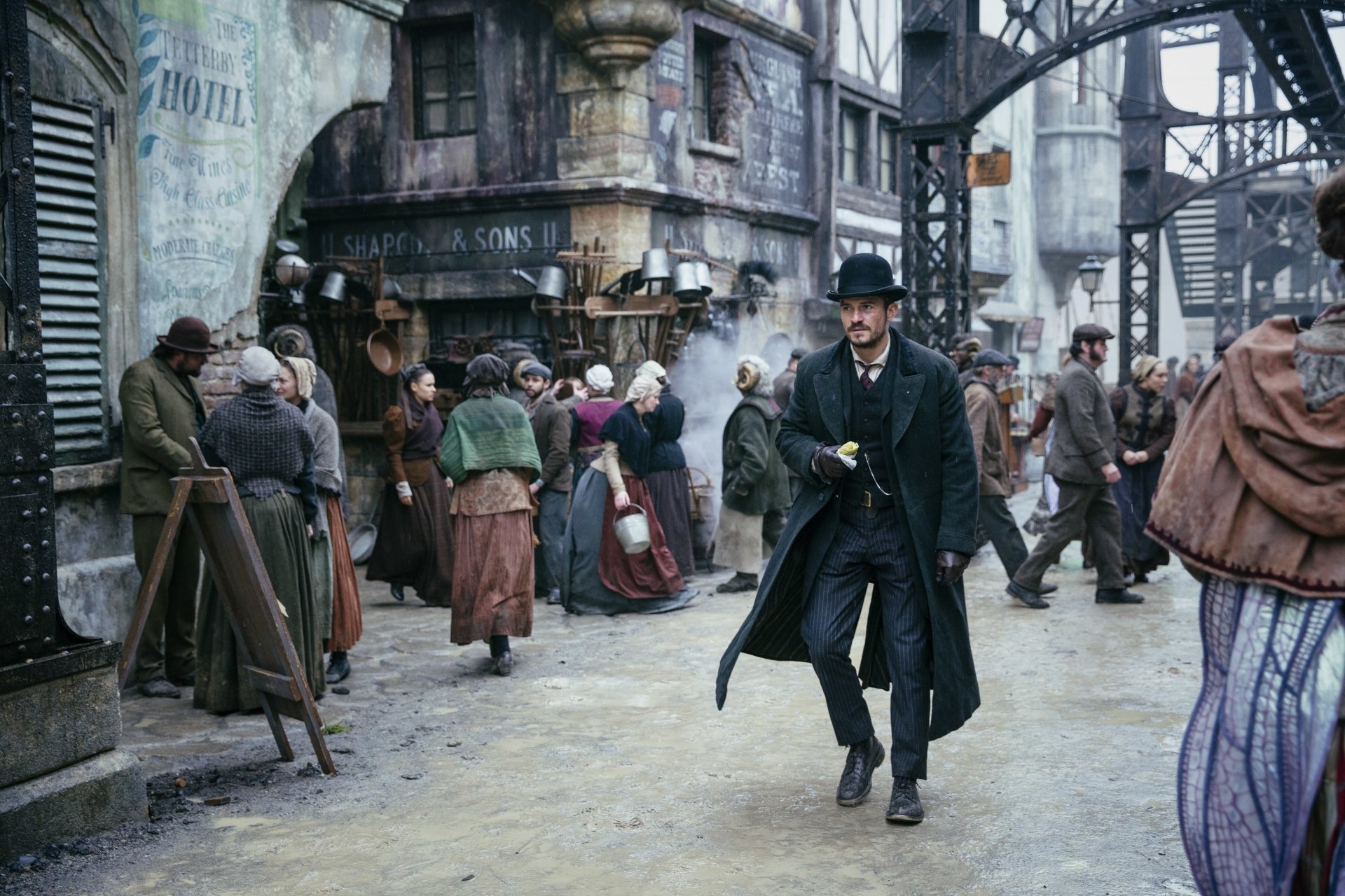 Download Rycroft Philostrate Orlando Bloom TV Show Carnival Row 4k Ultra HD Wallpaper